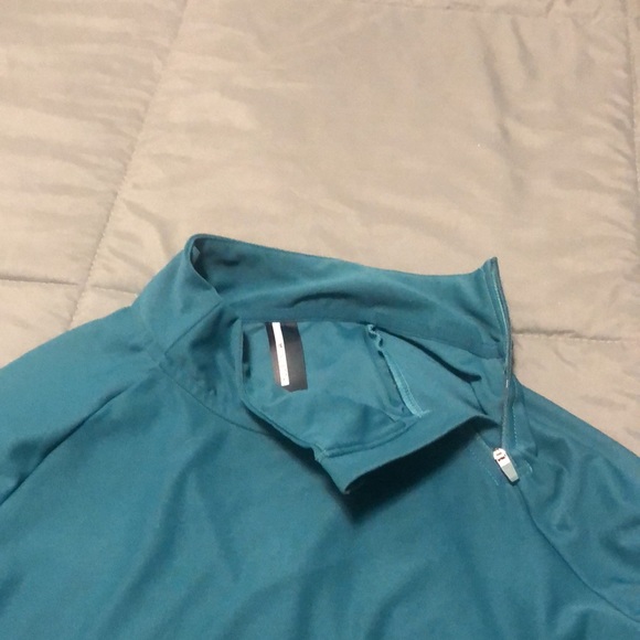 Front scalloped Mondetta zip neck active sweater - Picture 3 of 7